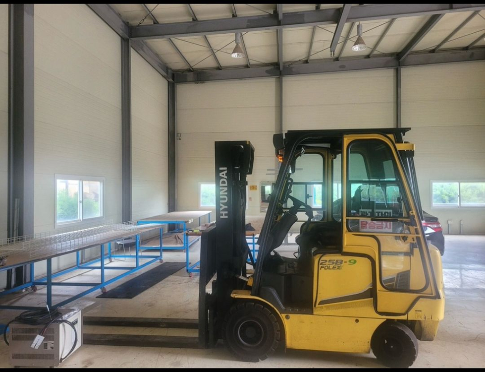 현대 2.5톤 전동지게차 이미지