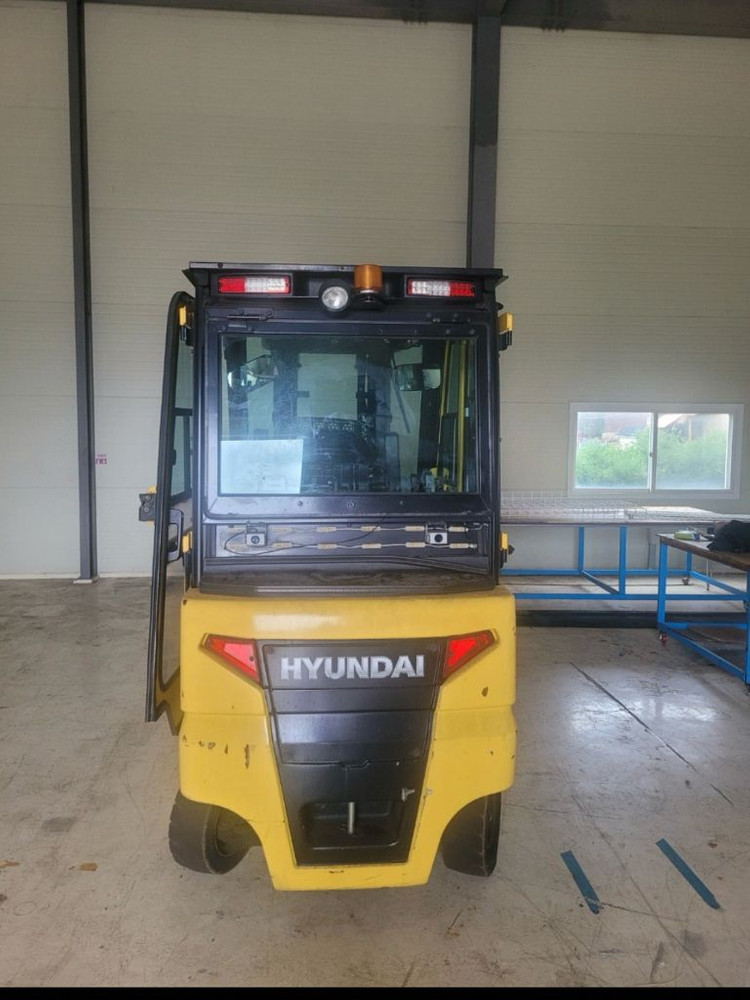 현대 2.5톤 전동지게차 이미지