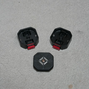 카메라 퀵릴리즈 플레이트 1개, 베이스 2개를 3만원에 판매