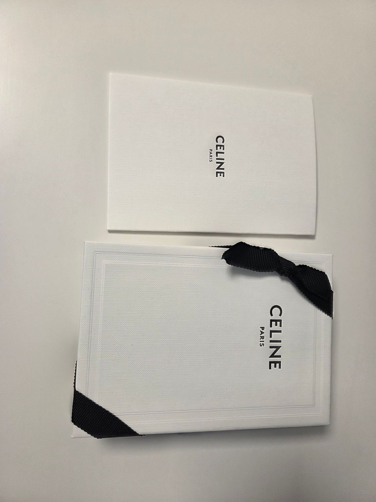 셀린느 바이폴드 카드 지갑 팝니다 이미지