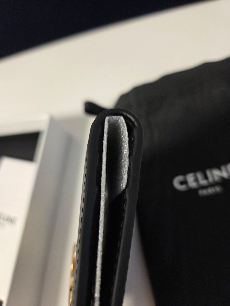 셀린느 바이폴드 카드 지갑 팝니다 이미지