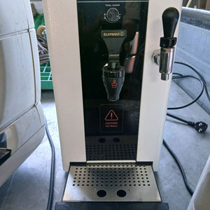 핫워터 디스펜스 사용감 없음