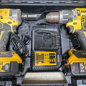 디월트 브러쉬리스 충전 드릴 콤보 (스크류 해머, 임팩 렌치) 드라이버 세트