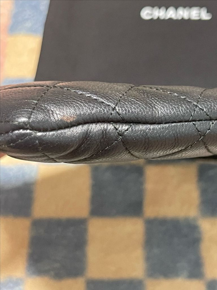 샤넬 보이클러치 뉴미듐 캐비어 블랙 금장--4