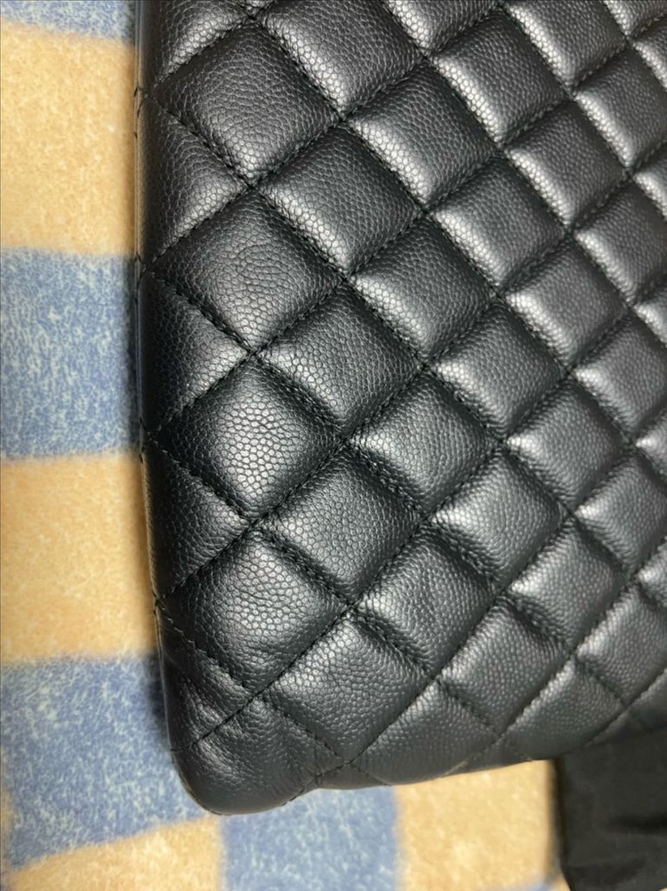 샤넬 보이클러치 뉴미듐 캐비어 블랙 금장--6