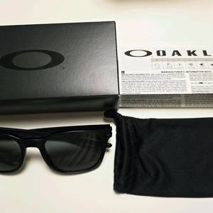 오클리 오젝터 프리즘 그레이 선글라스