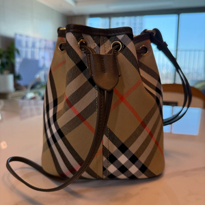 버버리 체크 미니 버킷백 새상품