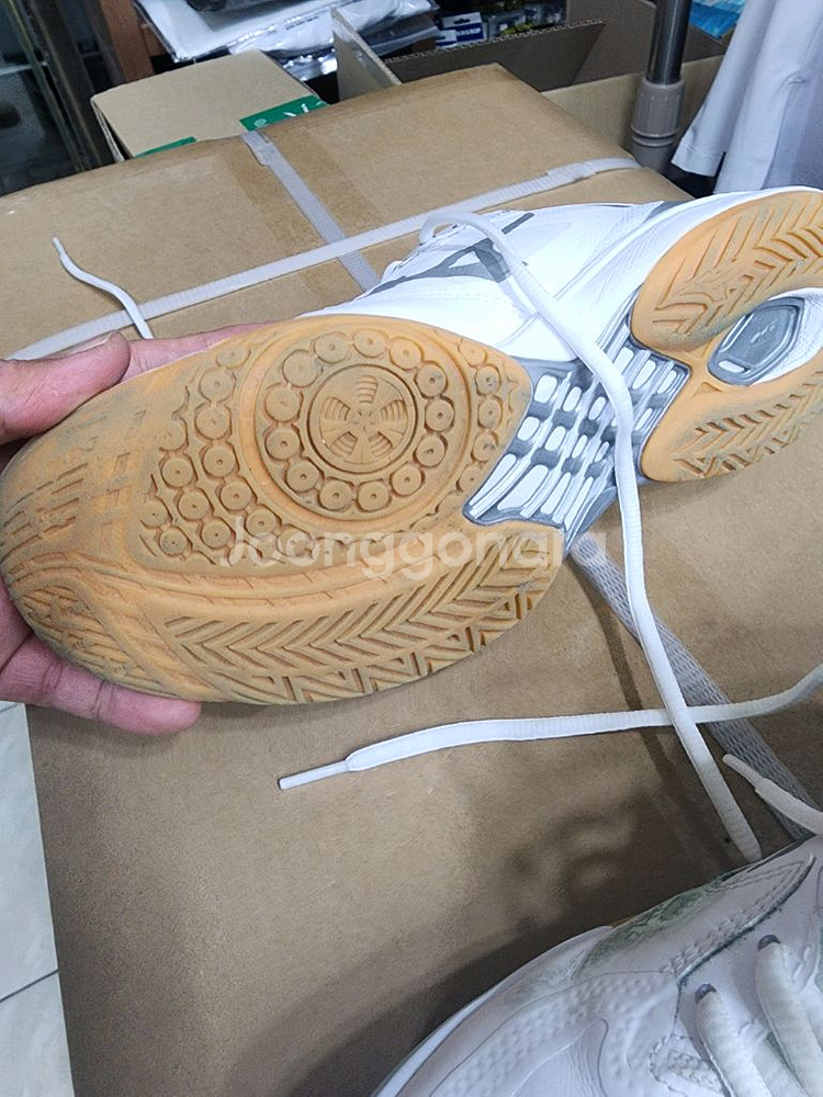 미즈노 배드민턴화 클로네오3 255 중고--3