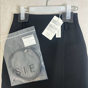 (택채 새제품) 시에 젠느 벨티드 스커트