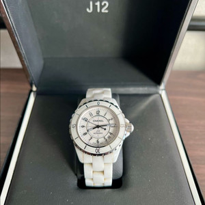 [판매] 샤넬 J12 화이트 세라믹 38mm