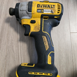 디월트 임팩드라이버 dcf887 (수리완료)