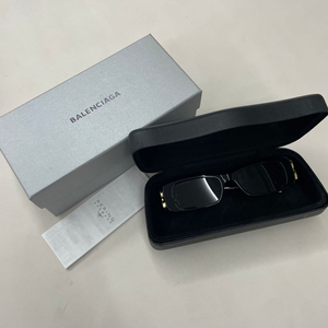 발렌시아가 렉탱글 선글라스 BB0096S