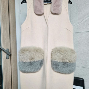 르니앤맥코이 브랜드의 카라 밍크조끼 폭스 호주머니 베스트