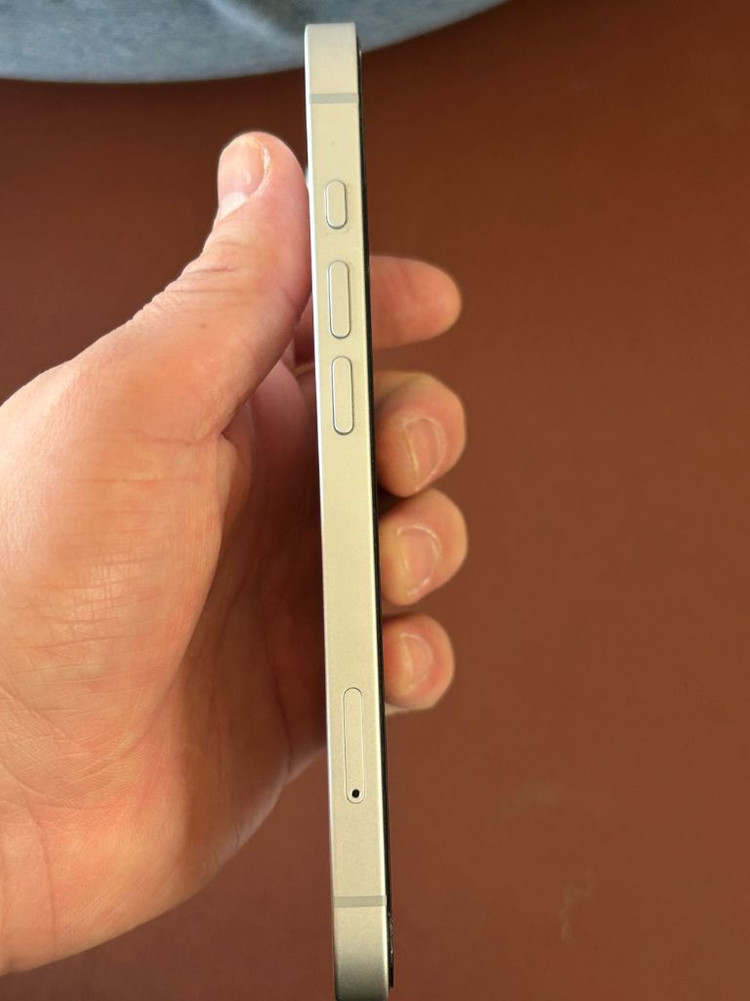 아이폰 16e팝니당 !!! 이미지