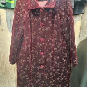 [빈티지]우아한 와인 벨벳 자수 퀼팅 롱코트 (상태 A급 / 66~77)