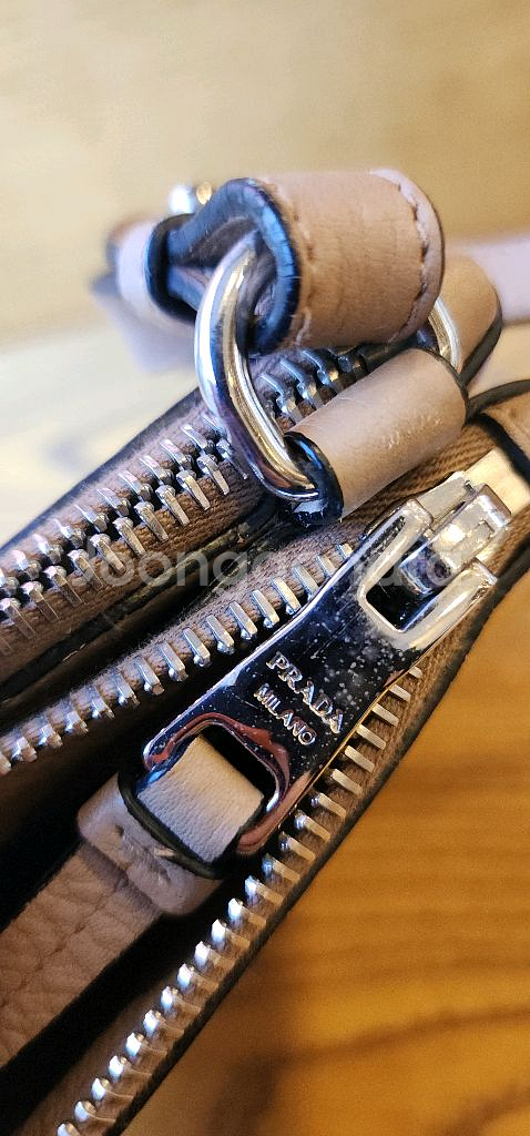 프라다 더블지퍼 크로스백--9