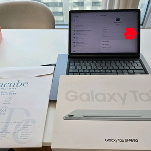 갤럭시 탭 S9 FE 5G 128GB 민트 정품 키보드 커버 포함 판매