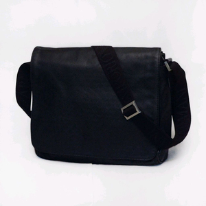 아르마니 (EA) 모노그램 비텔로 카프스킨 레더 플랩 메신저백