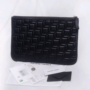 피에르 하디 퀼팅 큐브 나파레더 카프스킨 클러치