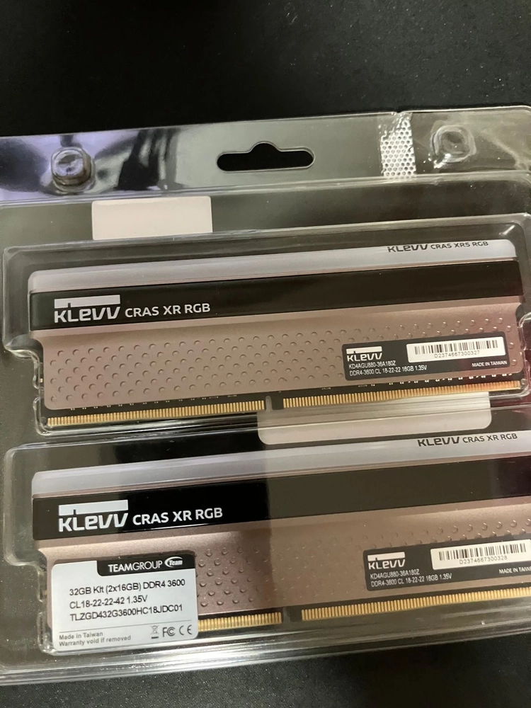 ESSENCORE KLEVV DDR4-3600 CL18 CRAS XR RGB 패키지 서린 - 안심되는 중고거래