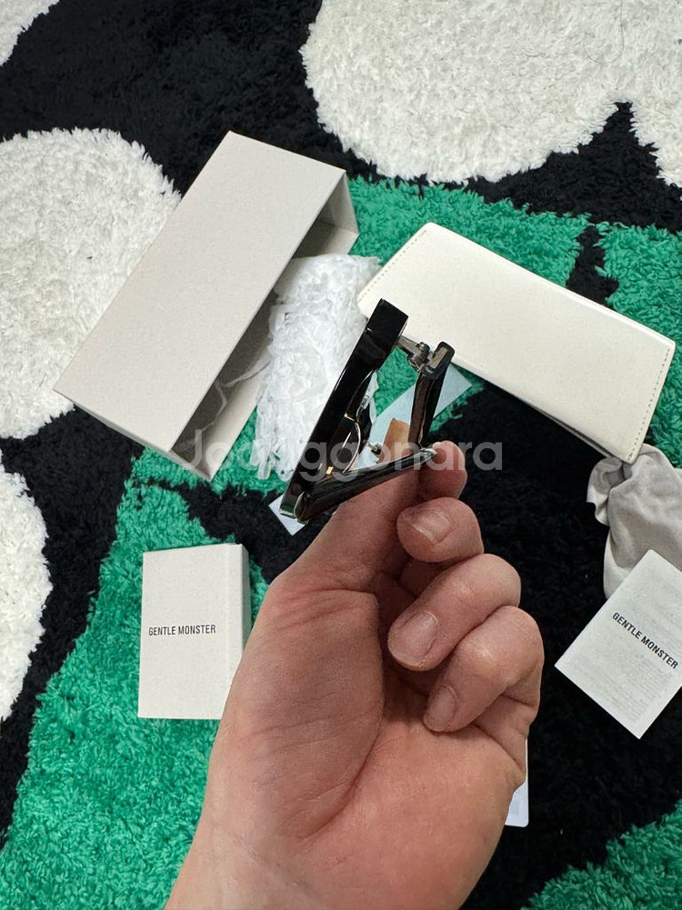 젠틀몬스터 랭 오렌지틴트 선글라스 팝니다--1