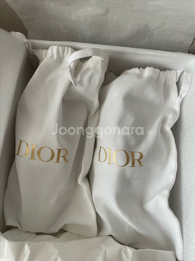 정품 디올 D-Bee 화이트 스니커즈 37.5--9