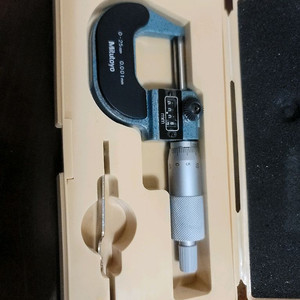 미쓰도요 193-111 외측 마이크로미터 디지트 카운터 내장 래칫 스톱 타입 0-25mm 0.001mm M820-2
