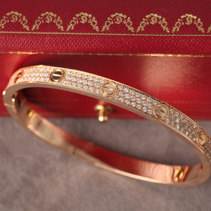 까르띠에 18k 러브팔찌 풀파베 삽니다 제작모델 19호이상 삽니다. 이미지