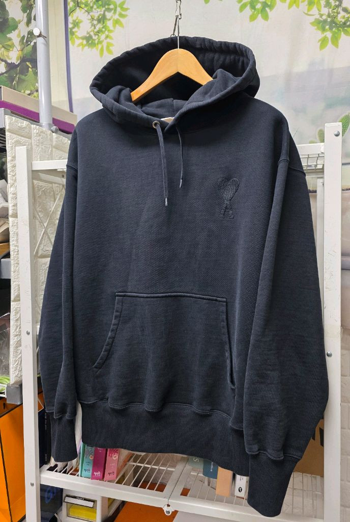 아미 남성 후드티 100 블랙 하트 로고 자수 후드티 MM25 이미지