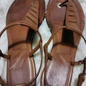 로로피아나 레더(가죽) 샌들39(다크브라운)정품