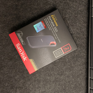 샌디스크 익스트림 포터블 SSD 2TB E61 미개봉 신품 판매합니다.