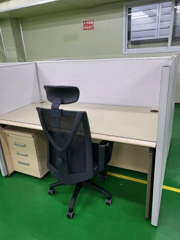 파티션 책상 의자 원탁 작업탁자 철제캐비넷 철재옷장 서랍 책장 수납장 테이블 이미지
