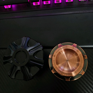 할리 오토바이 주유탱크캡 2개 일괄 판매합니다.