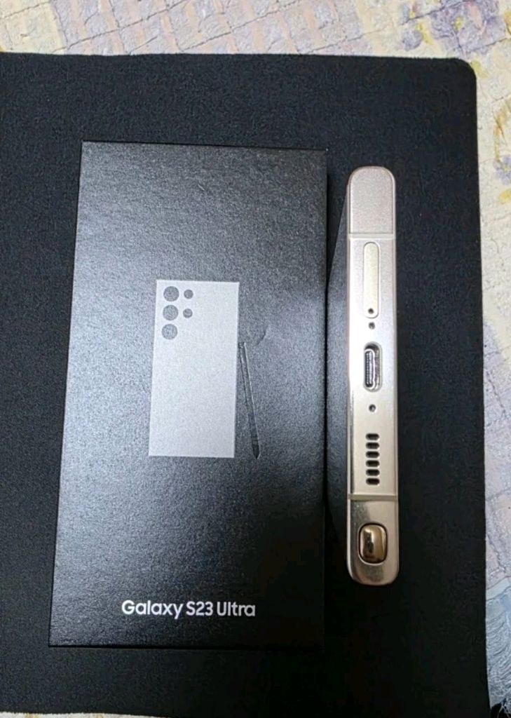 갤럭시 S23 울트라 512G 크림색 이미지