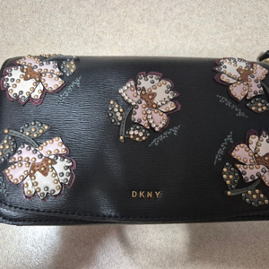 DKNY 가죽 크로스백
