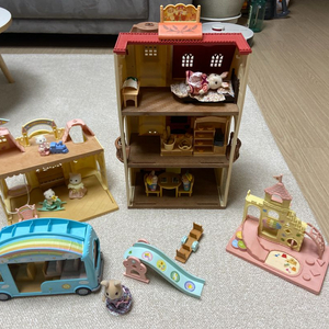 실바니안 패밀리 하우스 유치원 버스 등