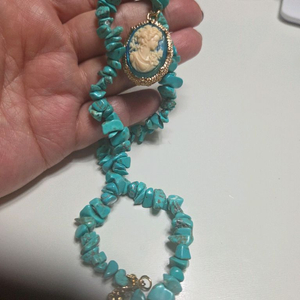 터키석 카메오 목걸이입니다