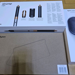 다이슨 에어랩( 파우치.볼륨브러쉬 포함)