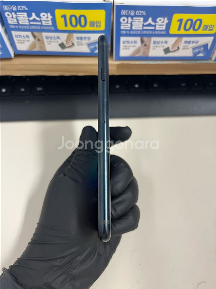 아이폰Se3 64G 미드나이트 SSS급!--4