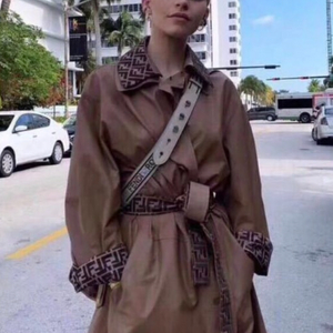 펜디 FF 자수 트렌치 코트 급처