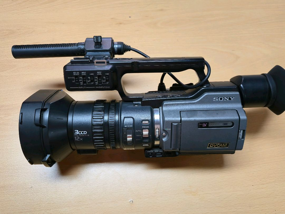 소니 dv캠 dsr- pd150--1