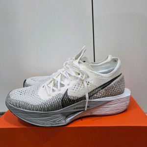 275 나이키 줌 베이퍼플라이 넥스트% 3 화이트 그레이 이미지