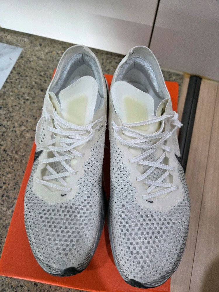 275 나이키 줌 베이퍼플라이 넥스트% 3 화이트 그레이 이미지