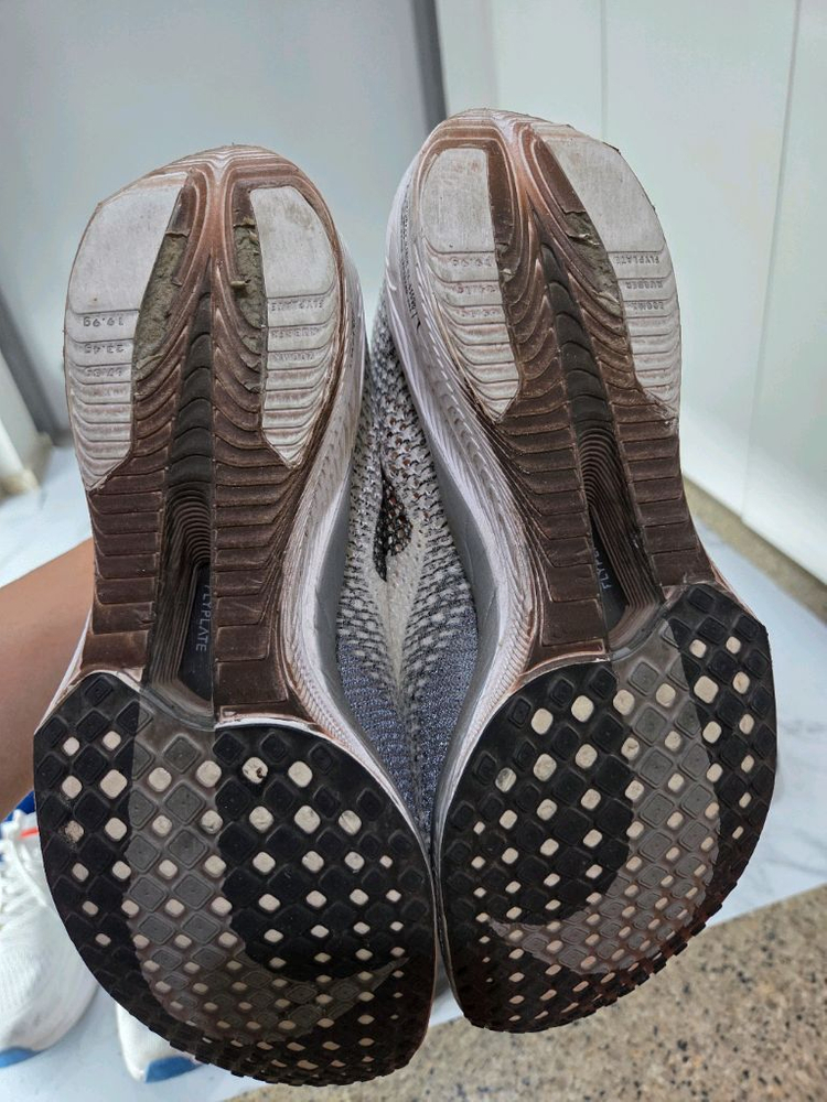 275 나이키 줌 베이퍼플라이 넥스트% 3 화이트 그레이 이미지