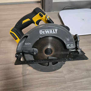 디월트 DCS578 원형톱
