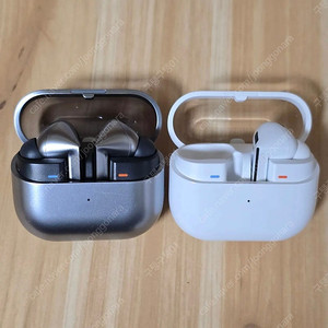 버즈3프로 화이트 실버 왼쪽 유닛 오른쪽 유닛 본체 크래들 이미지