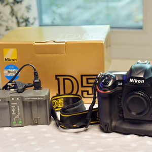 풀프레임 DSLR 니콘 D5 카메라 판매합니다.