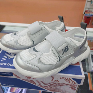 뉴발란스 키즈 프리들 실버 220mm 이미지