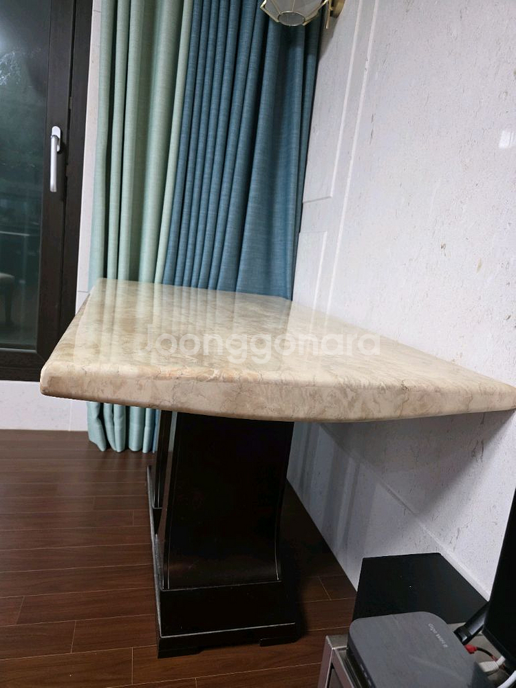 에몬스 아멜리아 4인용 대리석 식탁(의자 제외)--2