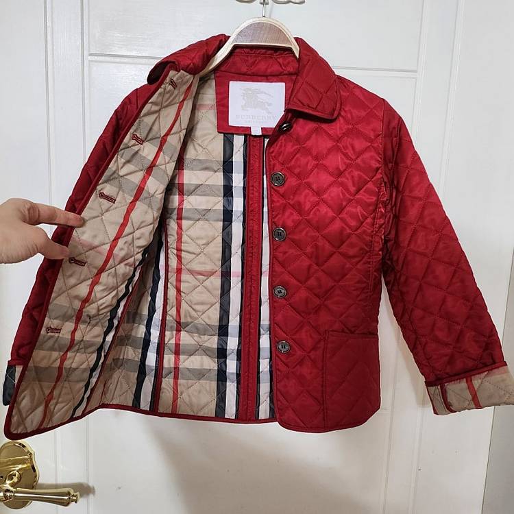 새상품급 (130호) 8y 버버리칠드런 누빔 퀼팅 자켓 / 여아 주니어 몽클레어 구찌 디올 셀린느 펜디--3